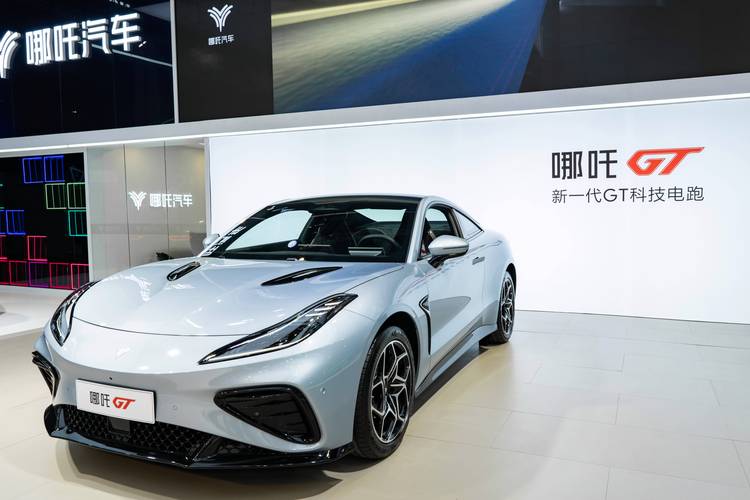 重庆九龙坡区迪欧宝企业管理咨询哪吒汽车在智能汽车领域的表现，领途汽车在新能源汽车市场中的影响力